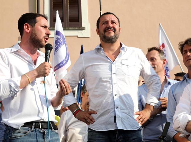 Matteo Salvini durante un comizio a Cinisello Balsamo, Milano (foto: Ansa)